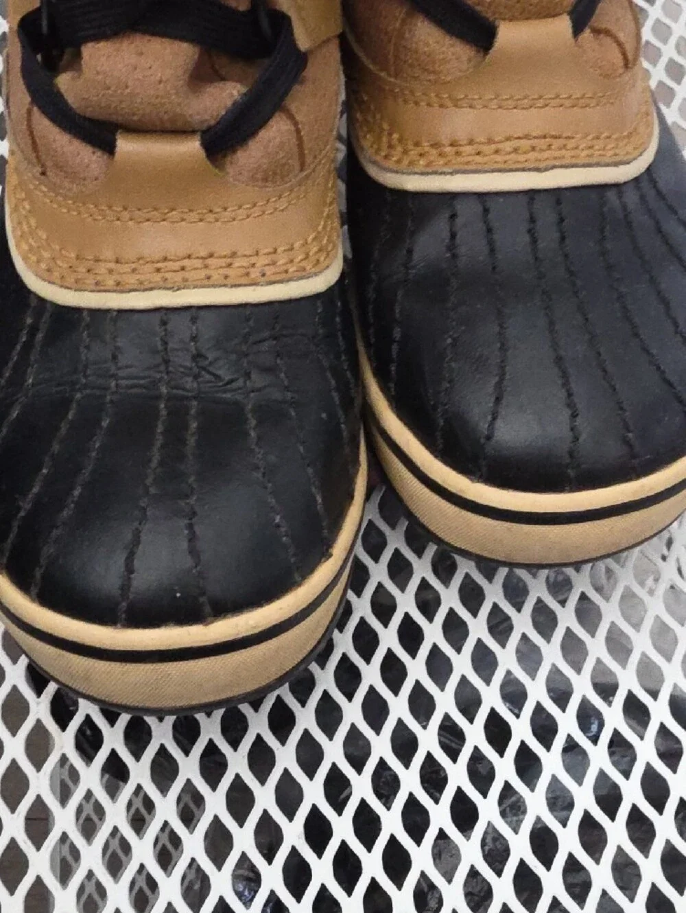 Sorel Tan and Black Winter Boots with Cream Faux Fur - Picture 9 of 9